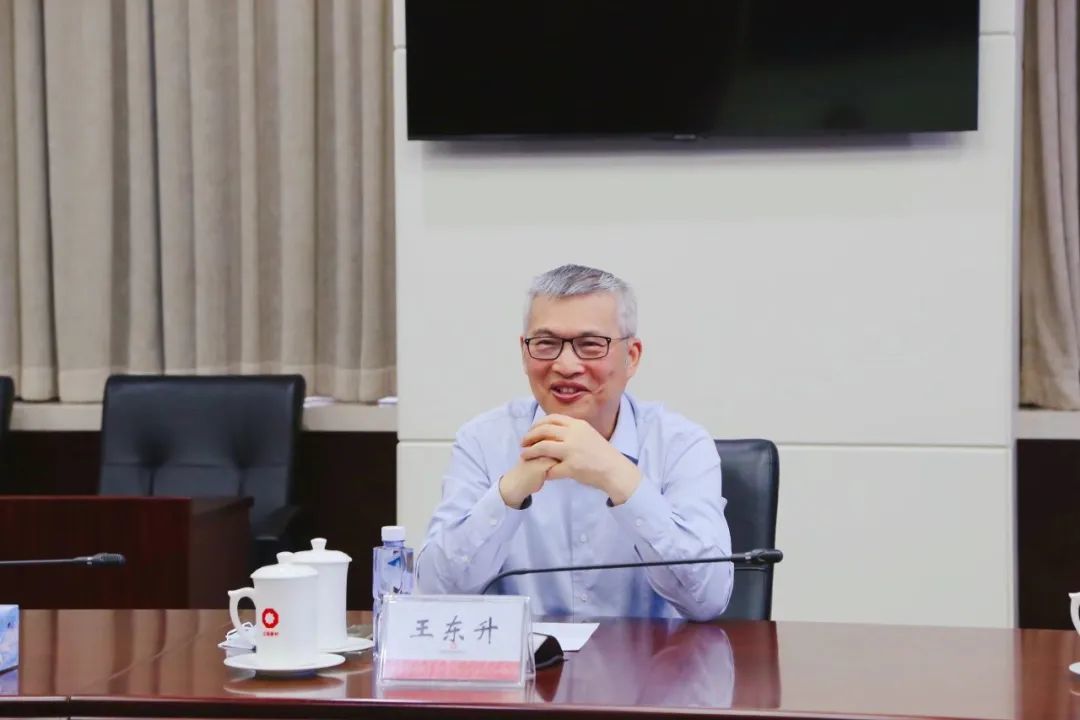  周育先会见奕斯伟集团董事长王东升一行
