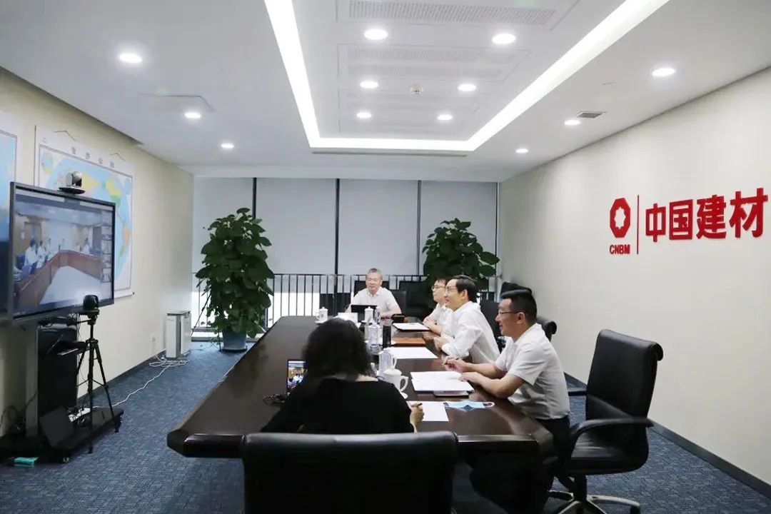 中国建材集团与长城控股集团进行合作交流