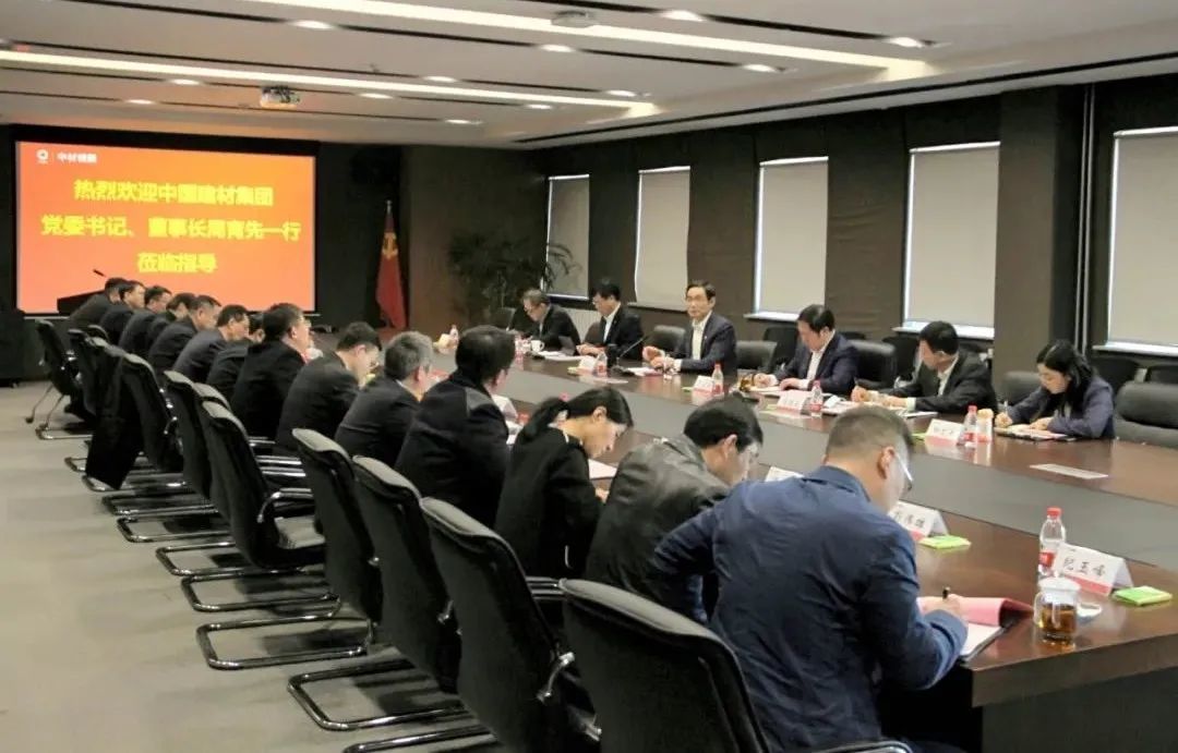 周育先陪同山东省委书记李干杰赴中材锂膜调研