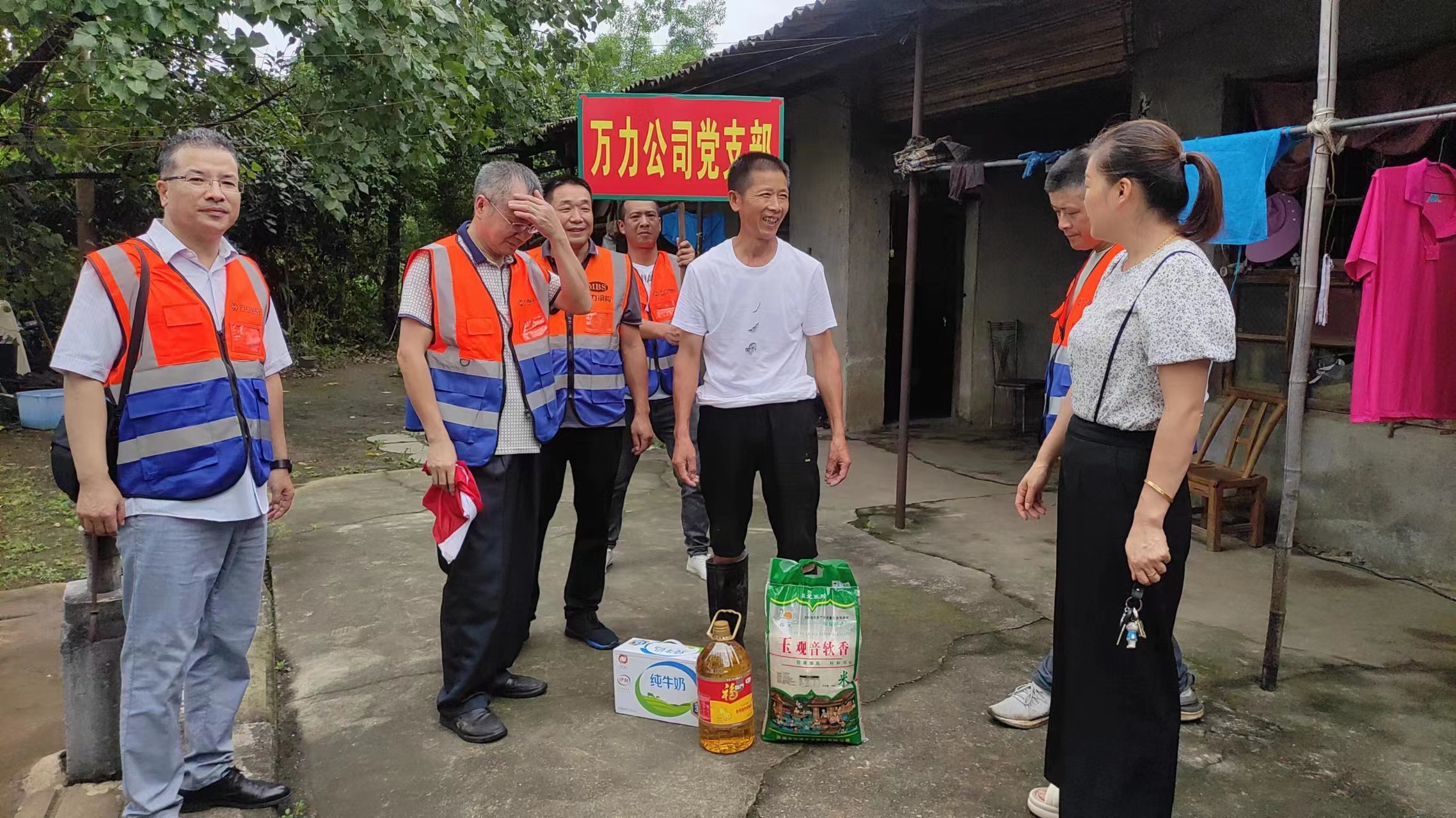 万力党员代表送温暖造福当地