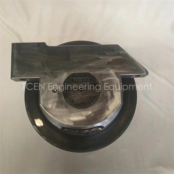 Center disc cutter for pipe jacking machine
