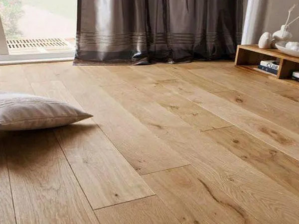 Don't worry about the floor material of the house decoration, 4 tricks to teach you to choose wood or tile