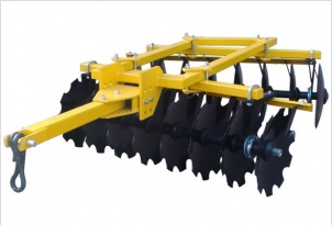 Trailed middle duty offset disc harrow
