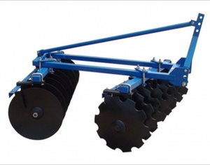 Offset middle disc harrow