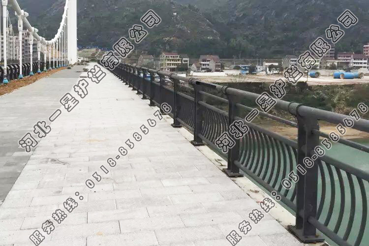 三橫梁橋梁防撞護欄