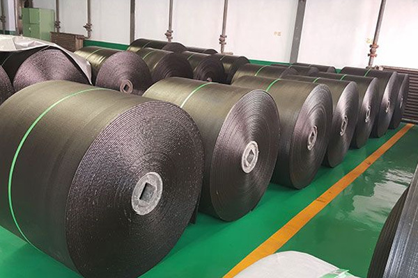 What is the difference between pvc conveyor belt and flame retardant conveyor belt