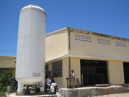 cryogenic storage tank