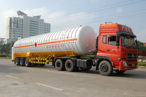 LNG transport semi-trailer