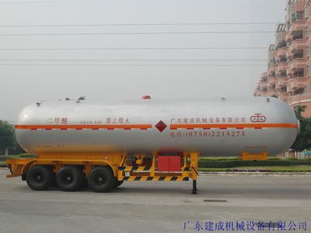 Liquefied gas transport semi-trailer