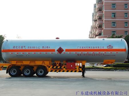 Liquefied gas transport semi-trailer