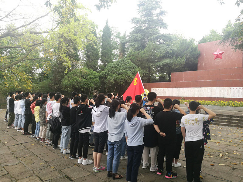 绵阳实验高中举办五四“祭英烈”主题团课活动