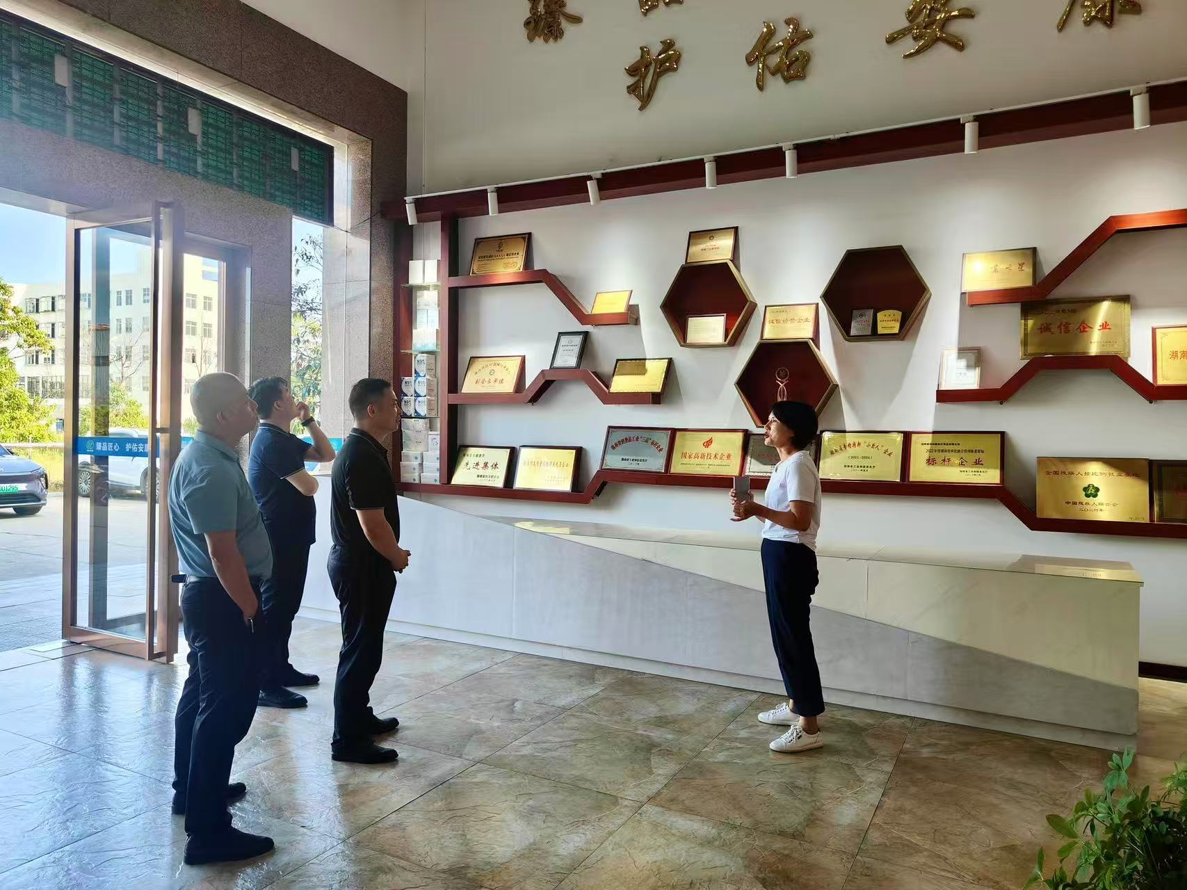 圖片名稱 圖片名稱