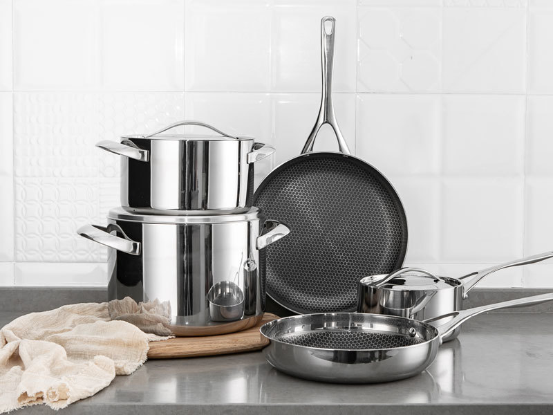 What are the precautions for the maintenance of stainless steel wok?
