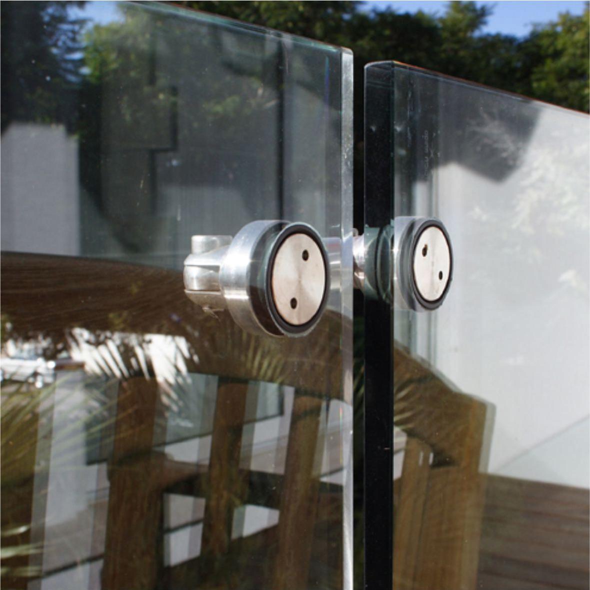 Common frameless glass fitting and their installation methods