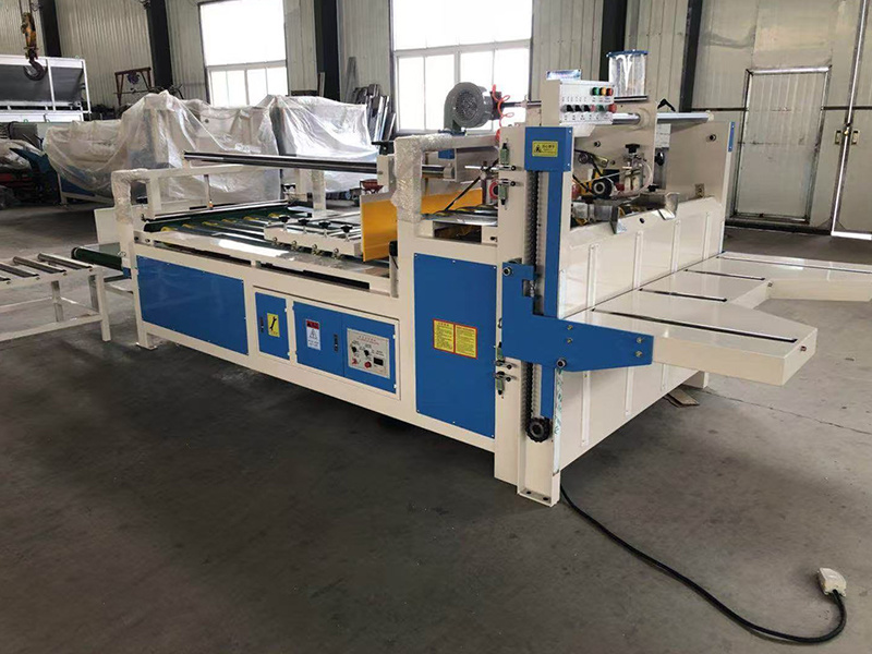 Semi-automatic carton erector