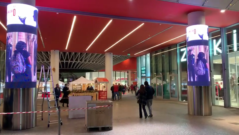 LED Flexible Display P5, San Marino Mall, Italy LED Flexible Display P5, San Marino Mall, Italy