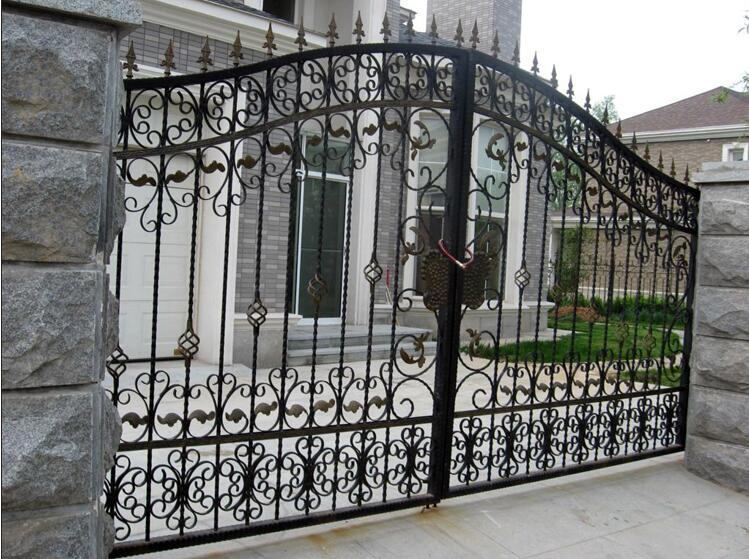 Elegant and Pastoralism Wrought Iron Gate