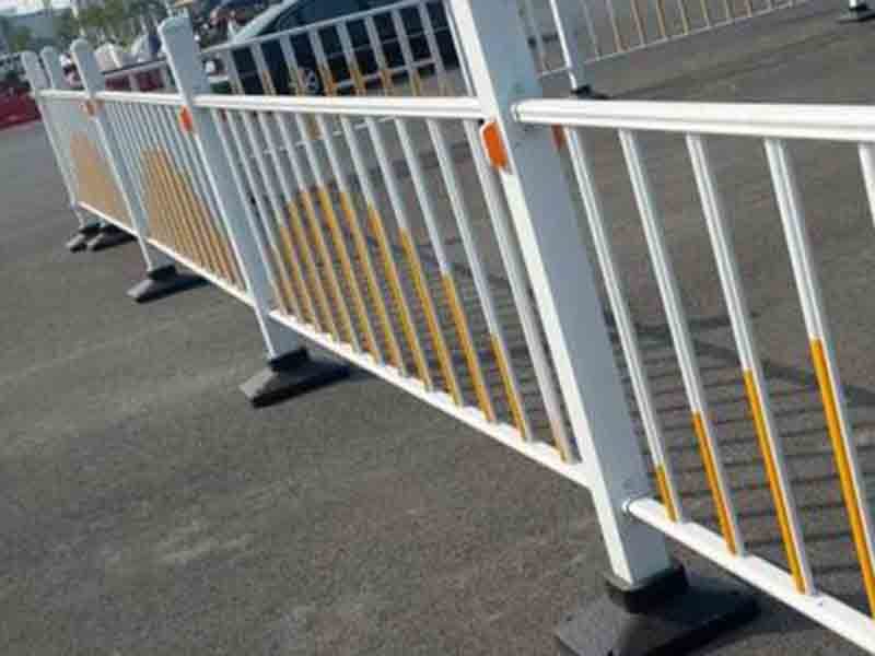 道路护栏 道路护栏分类、作用及道路护栏设置规范要求