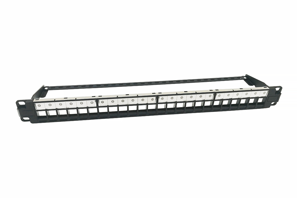 Blank Patch Panel, 24port,w/rotated cable manager