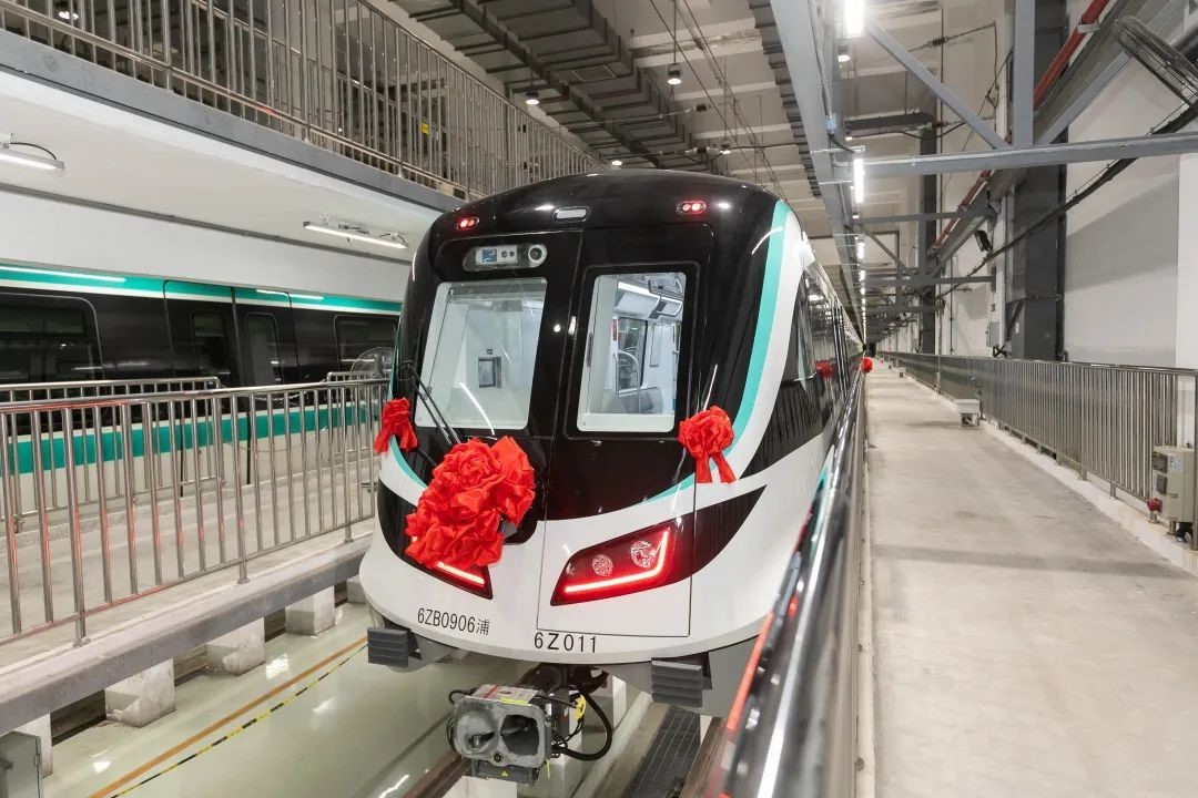 深圳地铁6号线支线首列车亮相，中电安科护航车地无线通信安全