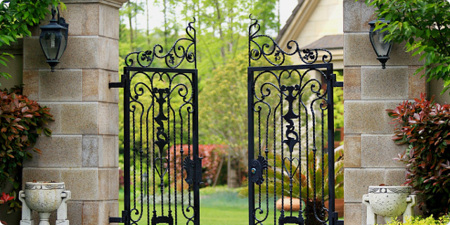 D&L insists in making the fine wrought iron with meticulosity and keeps challenging to develop new products and new technology.
