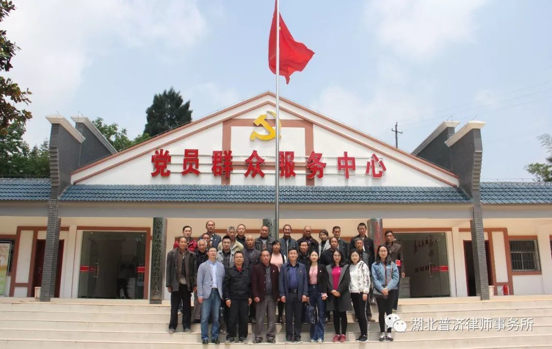 普济党支部书记、主任韩庆阔为贫困山区党员进行宣讲普法