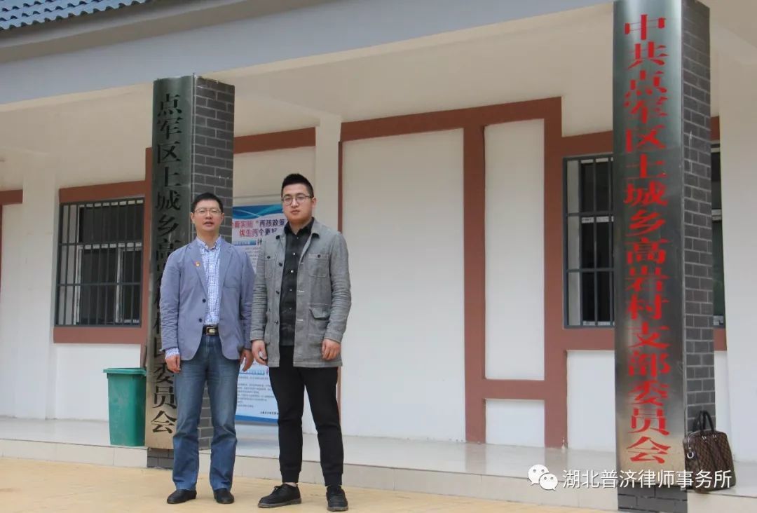 普济党支部书记、主任韩庆阔为贫困山区党员进行宣讲普法