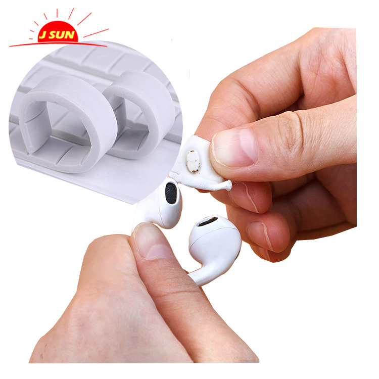Earbud cleaning putty 