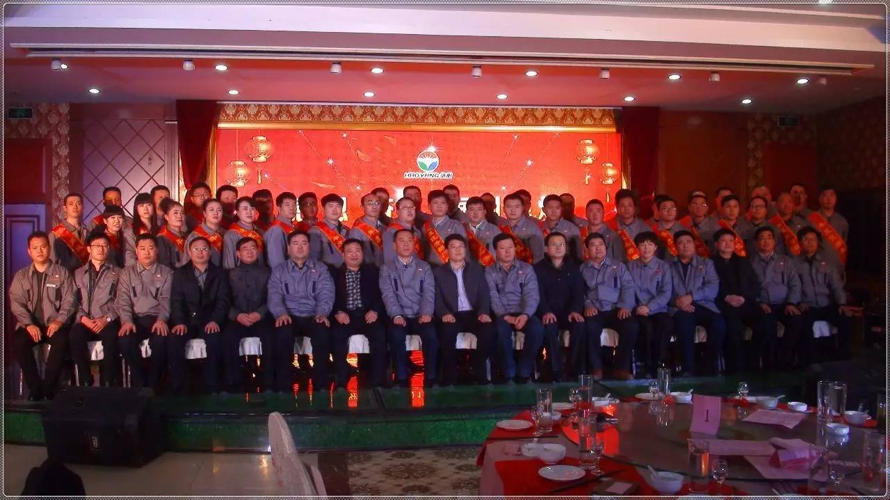 先进合影