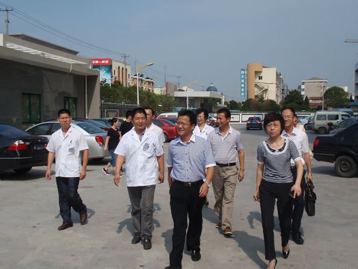 启东市委常委、宣传部赵男男部长和启东市卫生局沈俊涛局长等领导来院视察