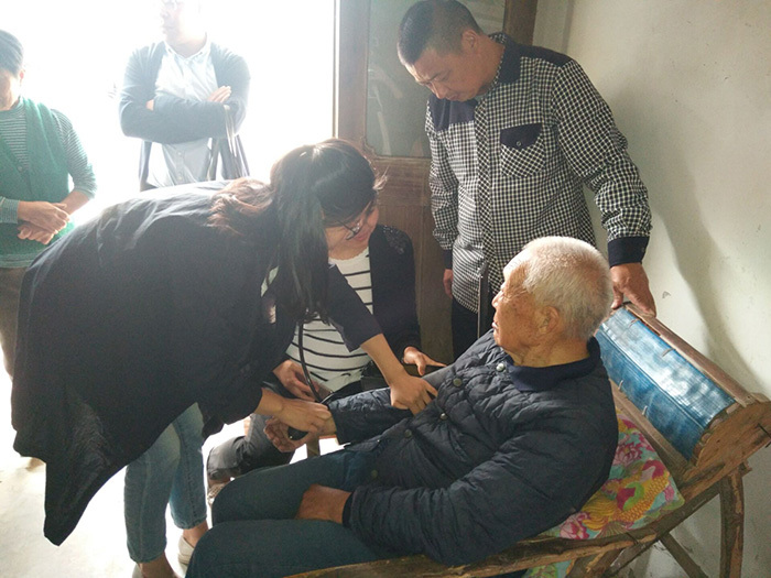 九九重阳节，浓浓敬老情