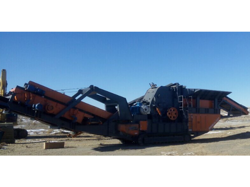 Case of hydraulic couple for crushing and moving vehicle