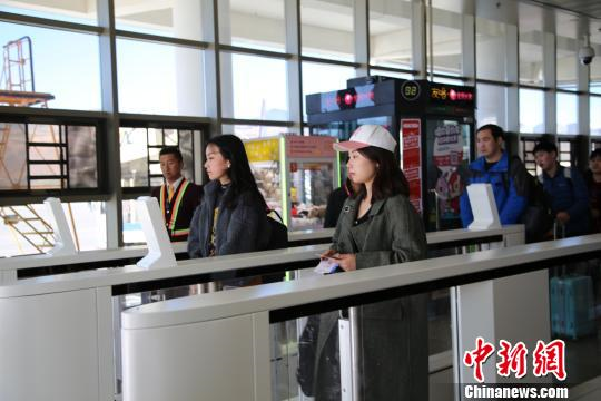 云南全省民用机场启用大漠人脸闸机登机