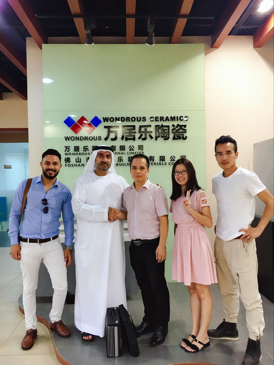 2018 CUSTOMERS VISIT OUR SHOWROOM