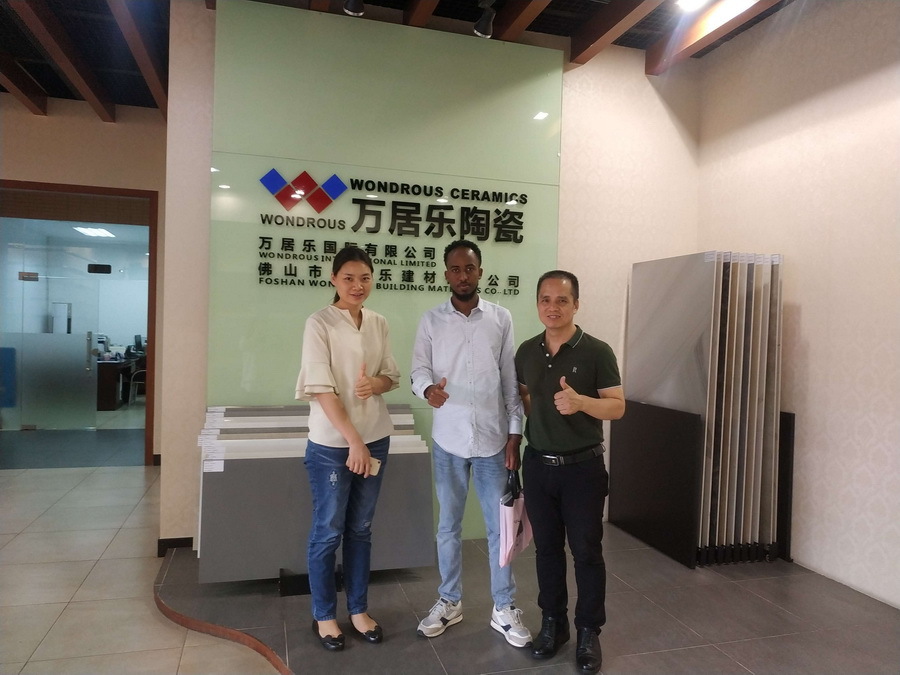 2018 CUSTOMERS VISIT OUR SHOWROOM