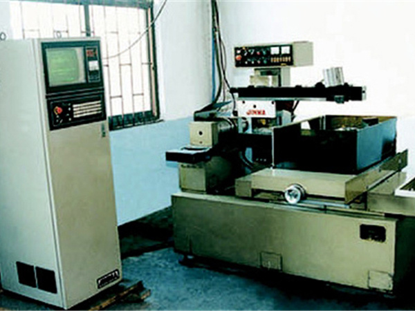 CNC wire cutting machine