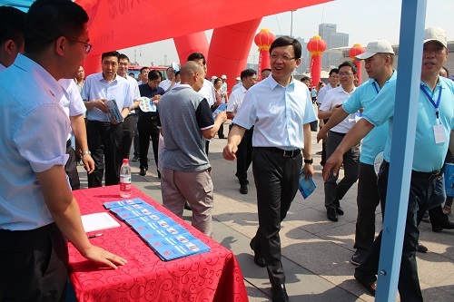 高创建工积极参与河南省安全生产月宣传咨询日活动