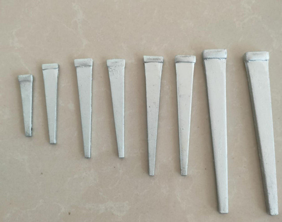 Galvanized steel nails