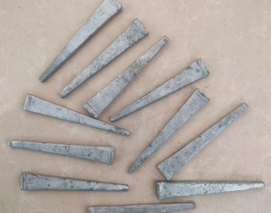 Hot-dip galvanized steel nails