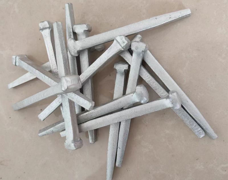 Galvanized quadruple boat nails