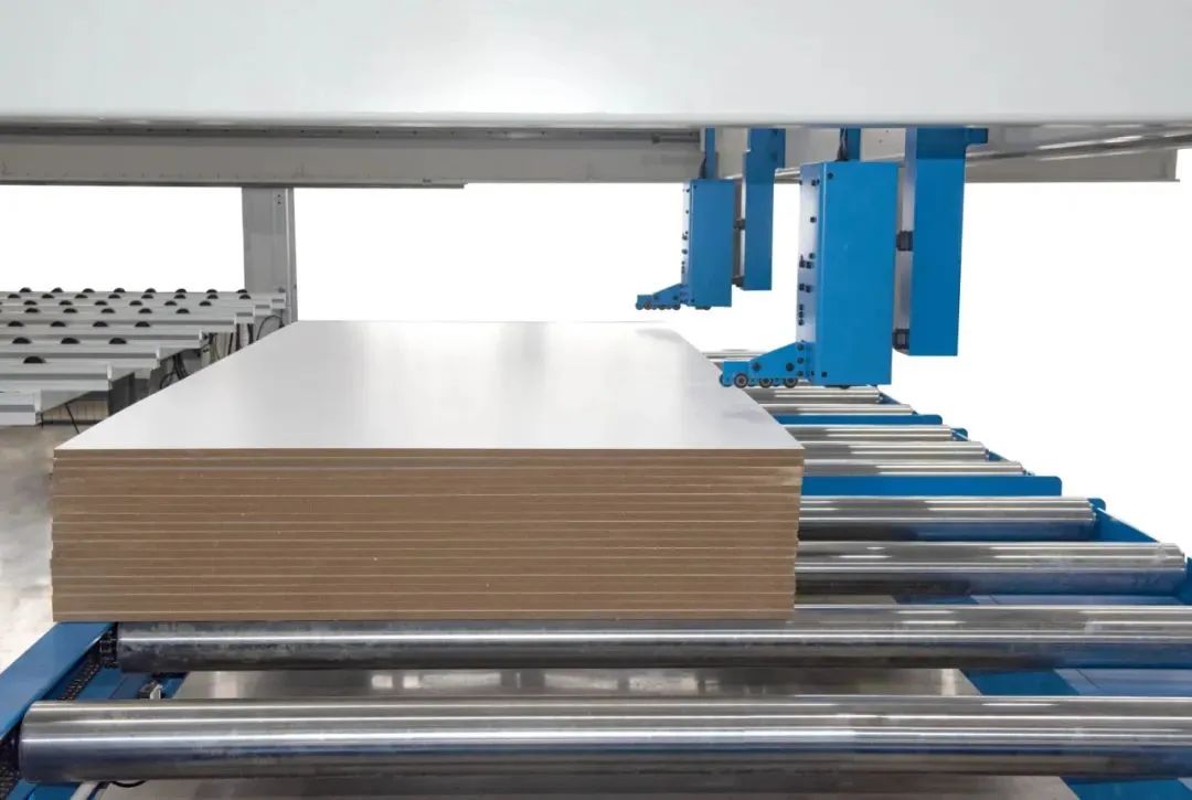 KS-842HL | High-efficiency cutting, high-end experience and double pusher for rear loading