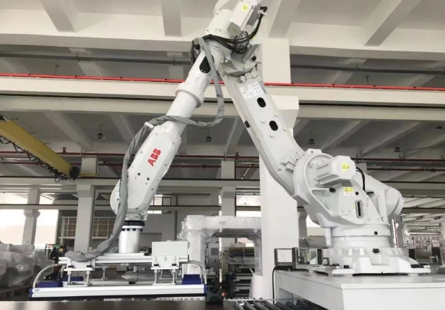 Intelligent robot + CNC drilling connection empowers home smart manufacturing