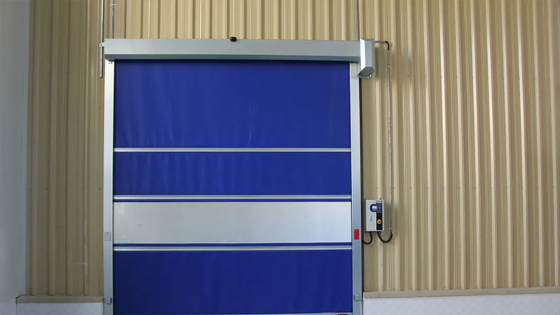 How does a fast door work?