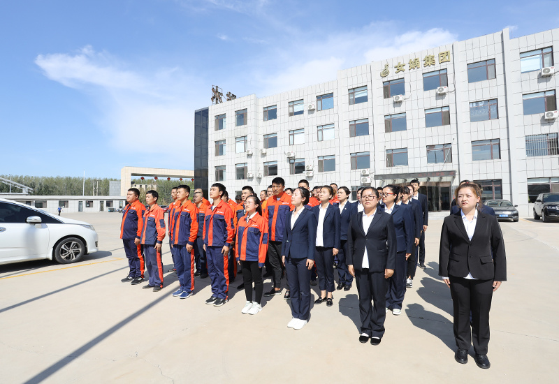 National Day on October 1st to raise the national flag and give benefits