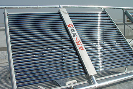 Double wing non-pressure solar collector