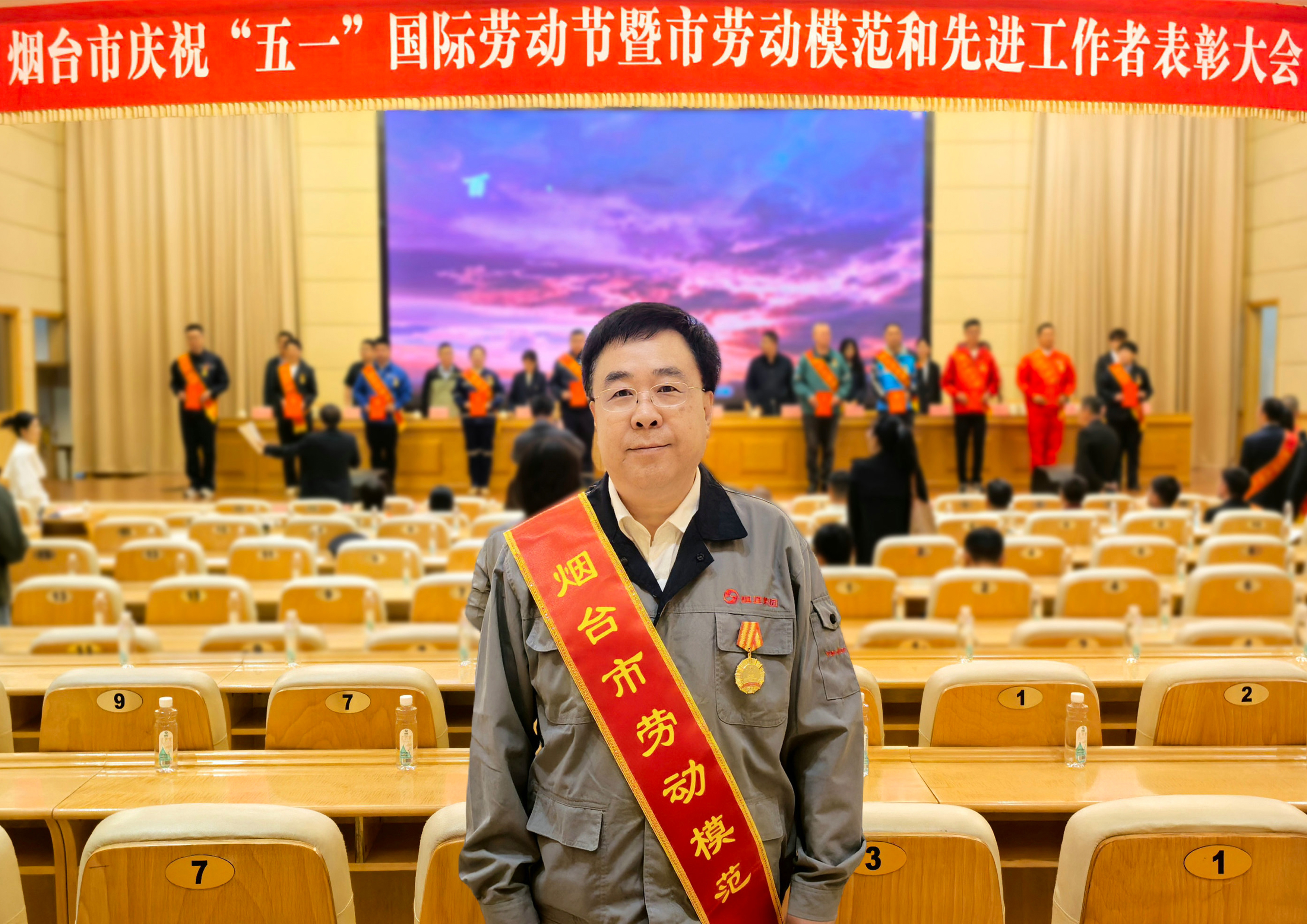 我公司總經(jīng)理于照國(guó)榮獲“煙臺(tái)市勞動(dòng)模范”榮譽(yù)稱(chēng)號(hào)