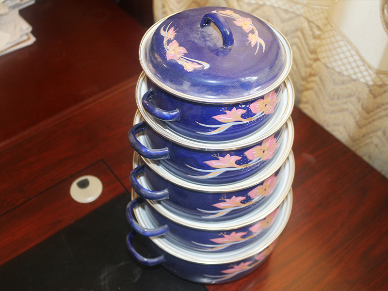The cost of dry powder enamel and wet powder enamel is high