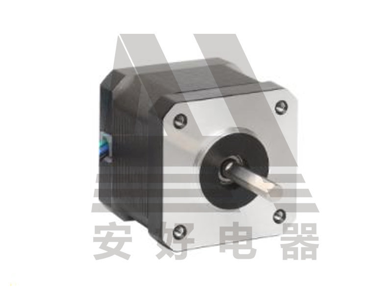 42 混合式步進電機（1.8°）