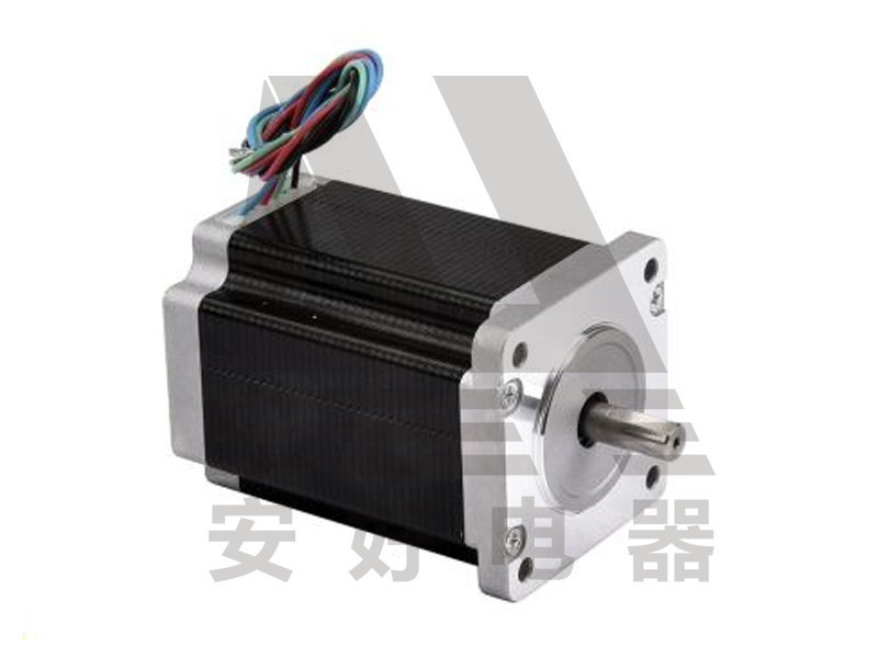 60 混合式步進電機（1.8°）
