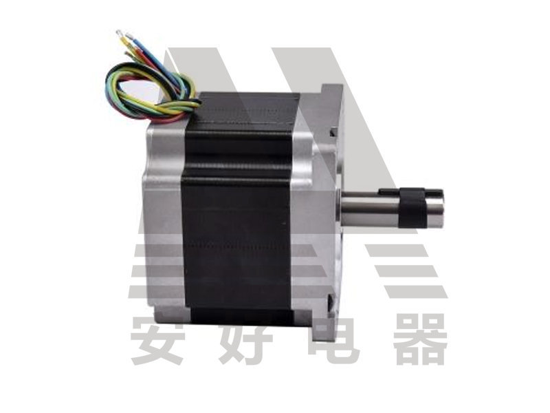110 混合式步進電機（1.8°）